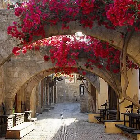 πέτρινο Ξενοδοχείο με διαμερίσματα Rhodes City