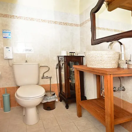 Ξενοδοχείο με διαμερίσματα πέτρινο 4*